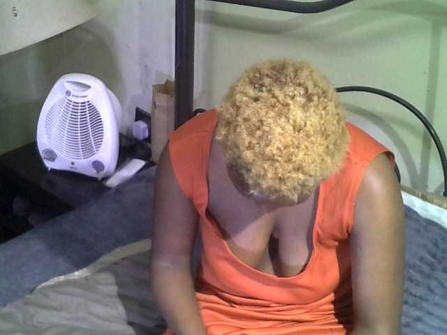 KissMeLuna live cam on BongaCams