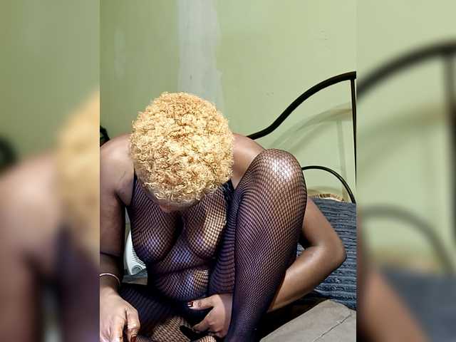KissMeLuna live cam on BongaCams