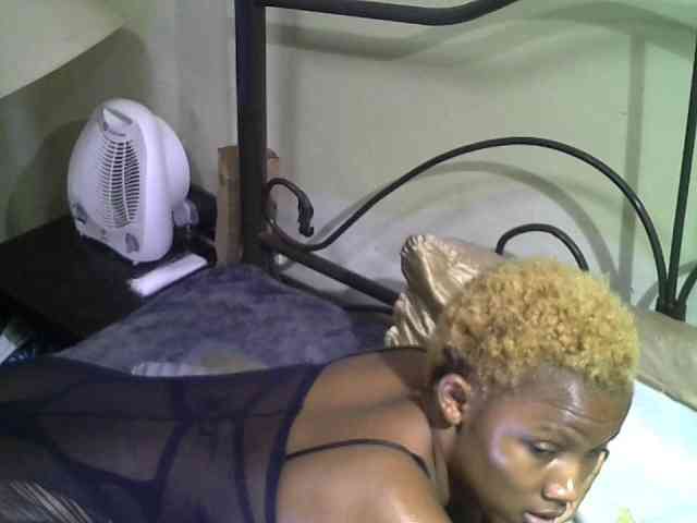 KissMeLuna webcam