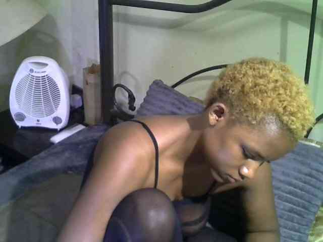 KissMeLuna webcam