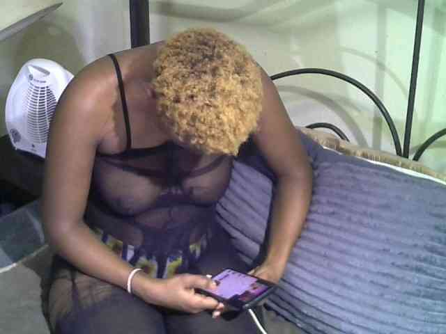 KissMeLuna webcam