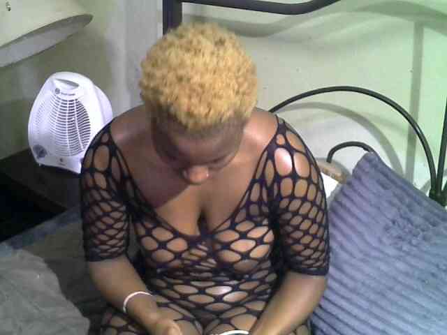 KissMeLuna webcam