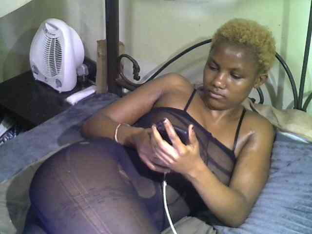 KissMeLuna webcam