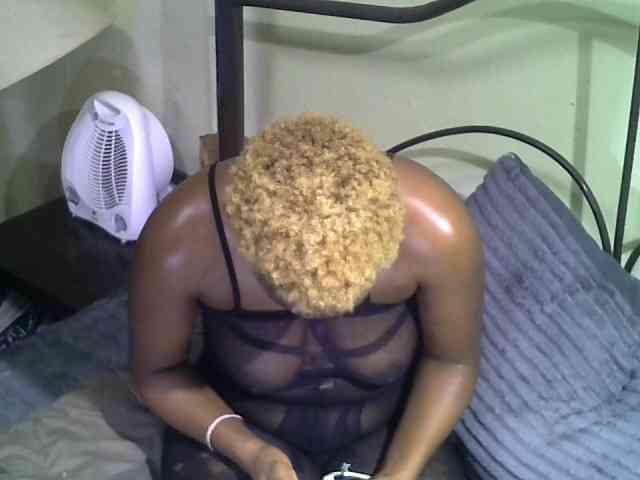 KissMeLuna webcam