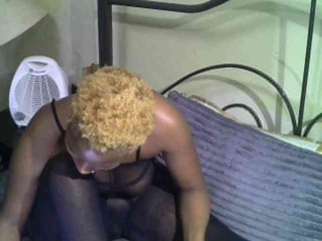 KissMeLuna webcam