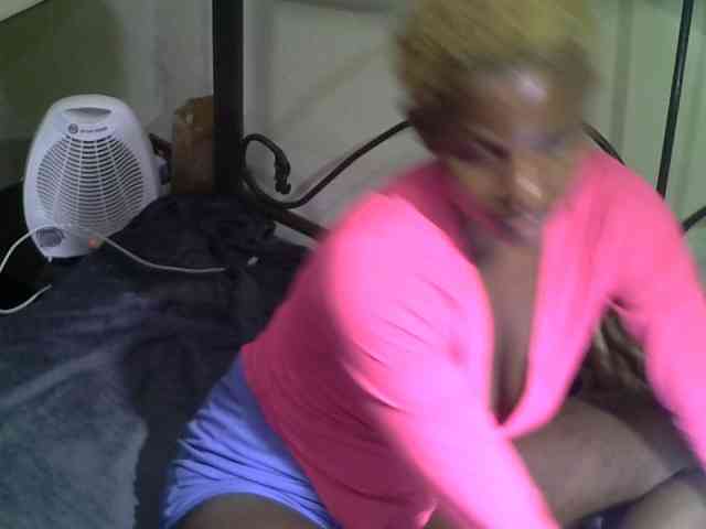 KissMeLuna webcam