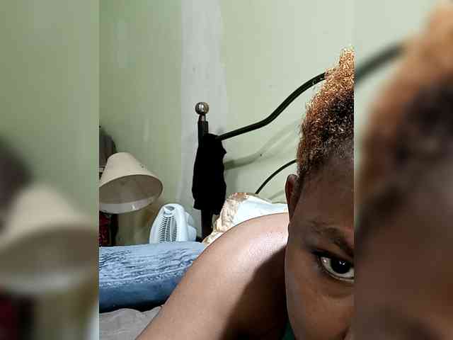 KissMeLuna webcam