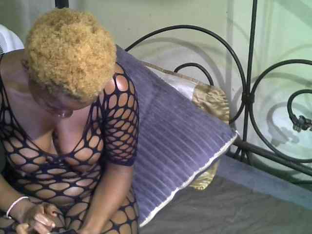 KissMeLuna webcam