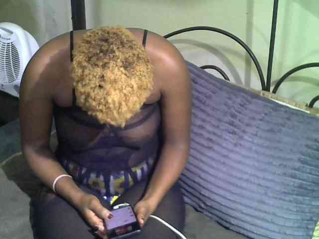 KissMeLuna webcam