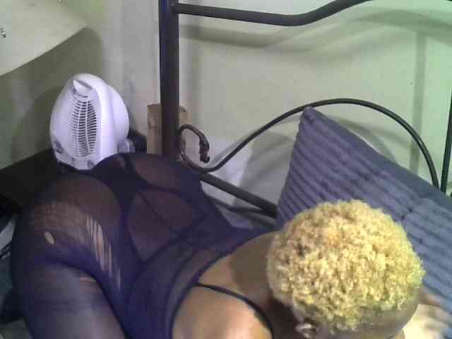 KissMeLuna webcam