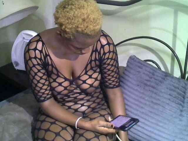 KissMeLuna webcam