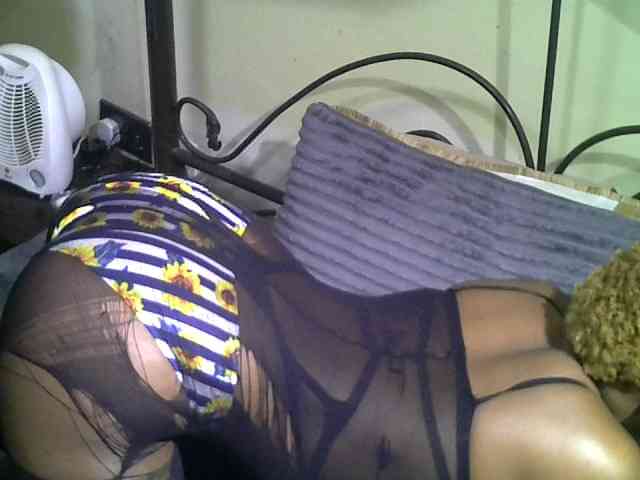 KissMeLuna webcam
