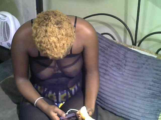 KissMeLuna webcam