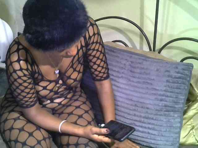 KissMeLuna webcam