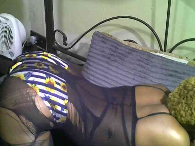 KissMeLuna webcam