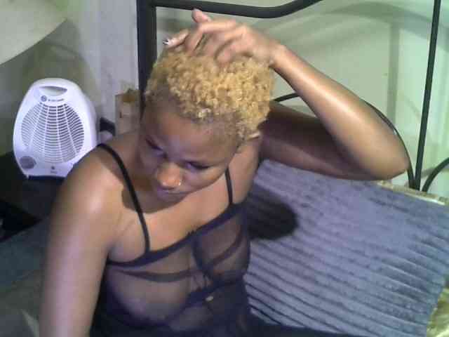 KissMeLuna webcam