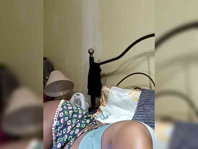 KissMeLuna webcam