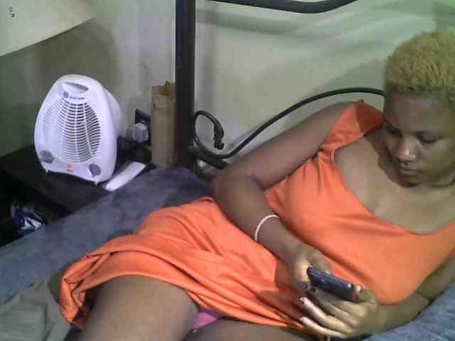 KissMeLuna webcam