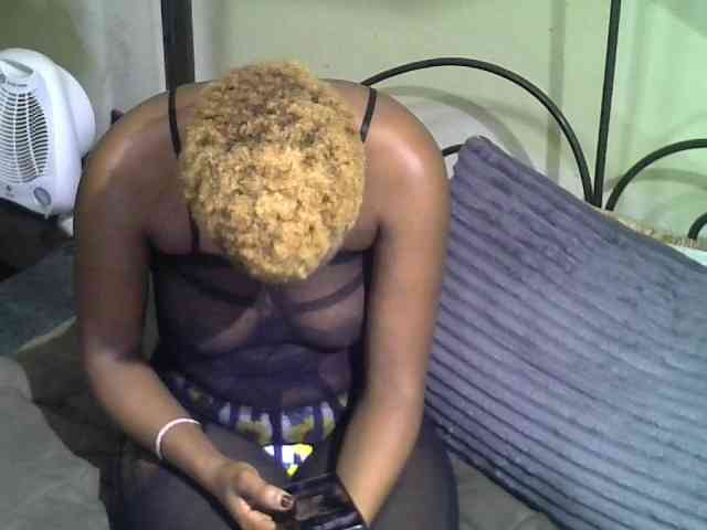 KissMeLuna webcam
