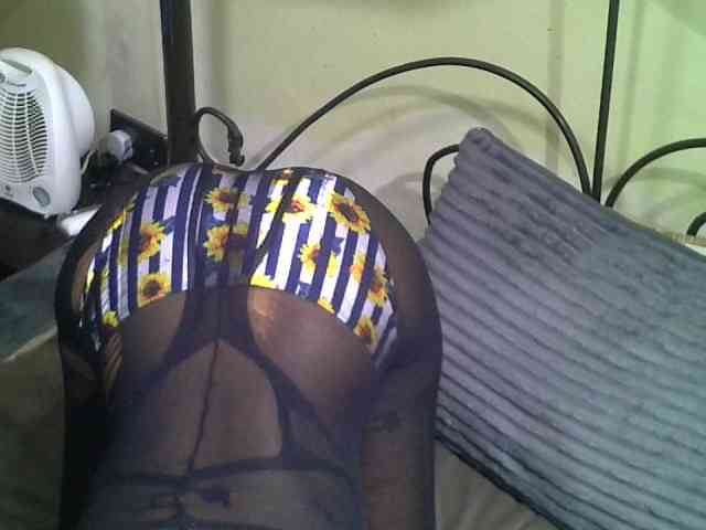 KissMeLuna webcam