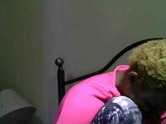 KissMeLuna webcam
