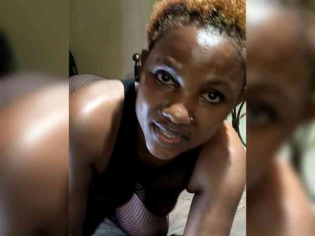 KissMeLuna webcam