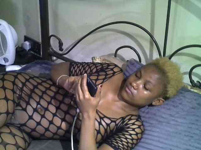 KissMeLuna webcam