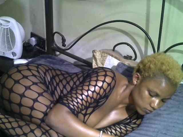 KissMeLuna webcam