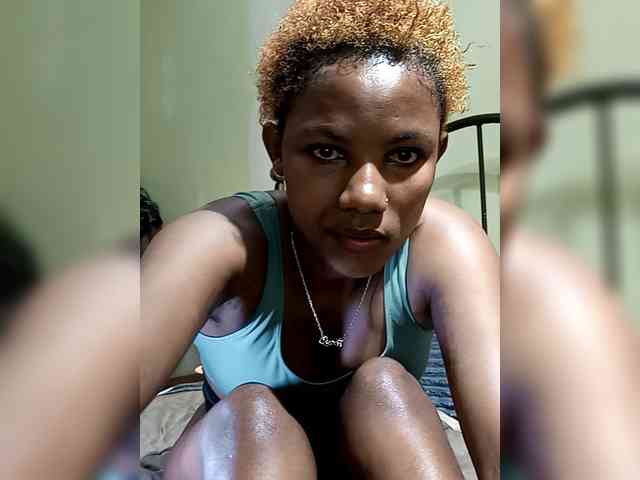 KissMeLuna webcam