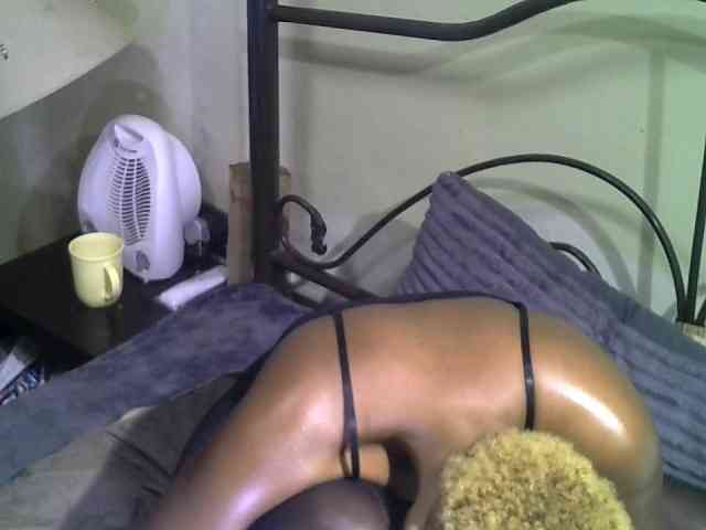 KissMeLuna webcam