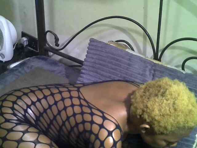 KissMeLuna webcam