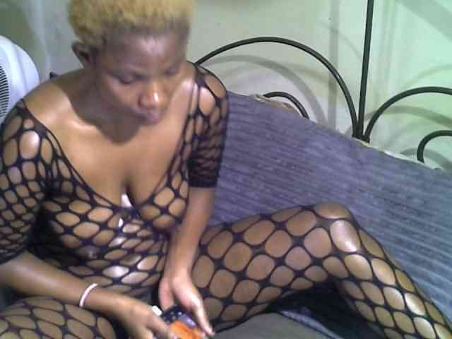 KissMeLuna webcam