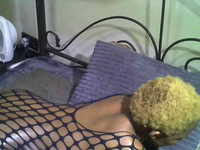 KissMeLuna webcam