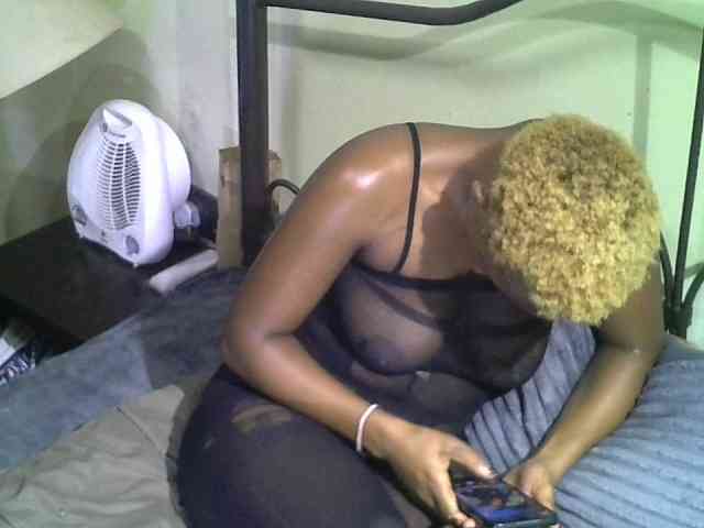 KissMeLuna webcam
