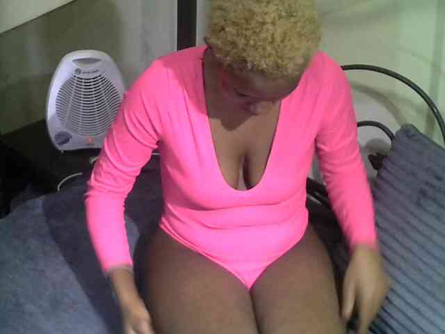 KissMeLuna webcam