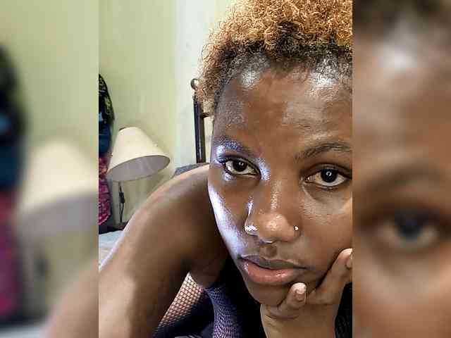 KissMeLuna webcam