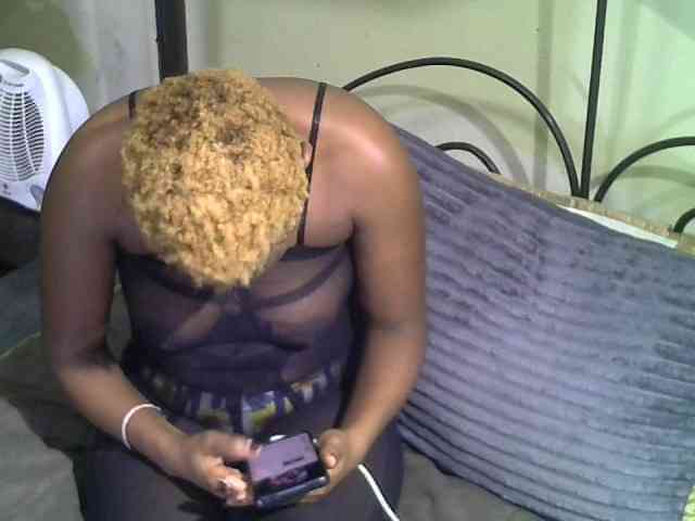 KissMeLuna webcam