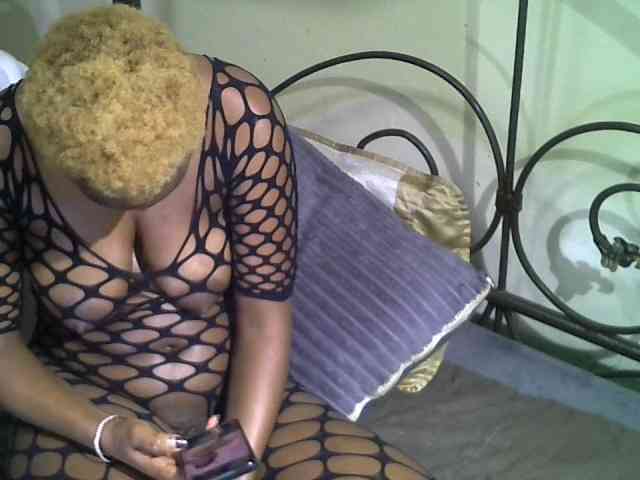 KissMeLuna webcam