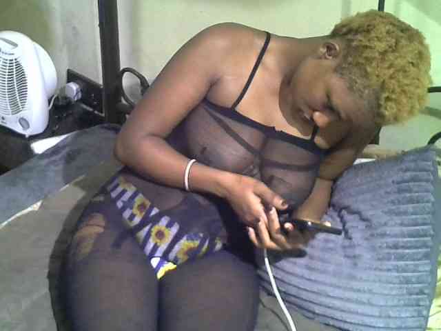 KissMeLuna webcam