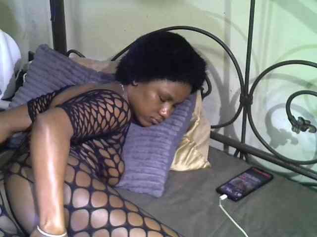 KissMeLuna webcam