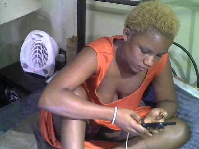KissMeLuna webcam