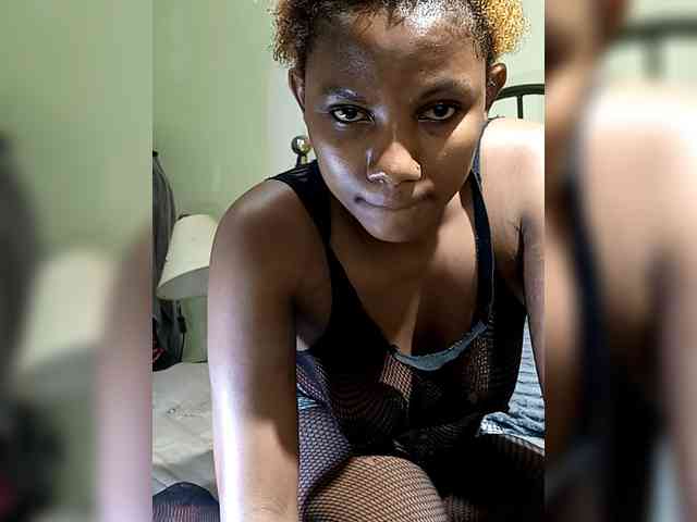 KissMeLuna webcam