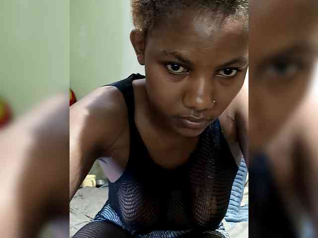 KissMeLuna webcam