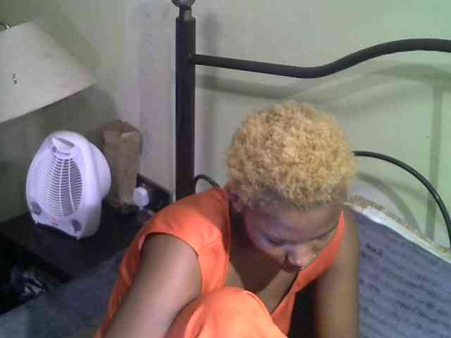 KissMeLuna webcam