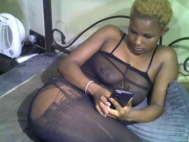 KissMeLuna webcam