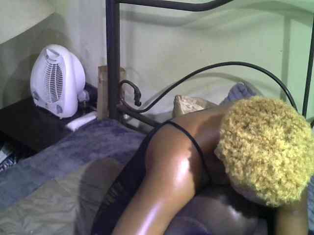 KissMeLuna webcam