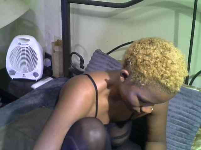KissMeLuna webcam