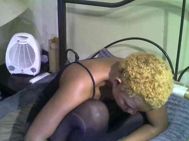 KissMeLuna webcam