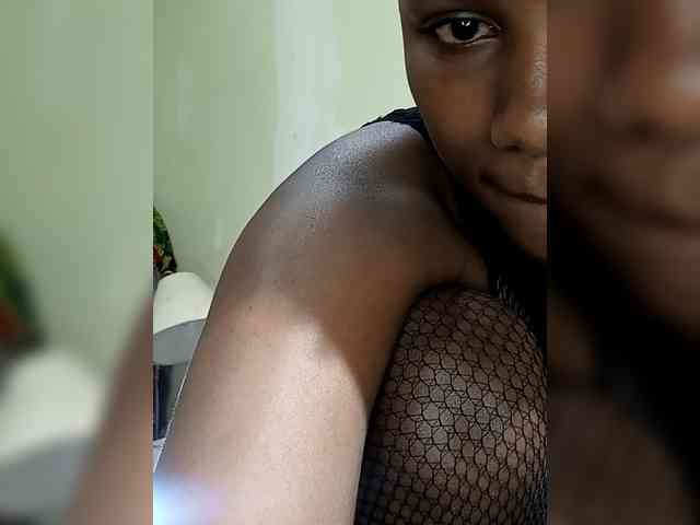 KissMeLuna webcam