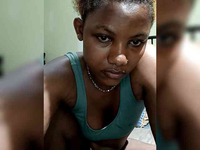 KissMeLuna webcam